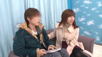 瑠川リナがMM号で童貞狩り！美少女童貞手コキ瑠川リナの無料エロ動画