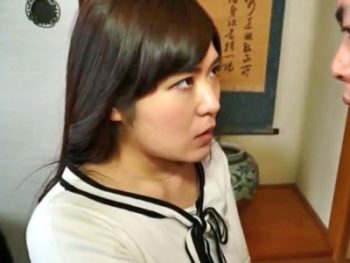 最初は拒んでたのに巨根の誘惑に耐えきれず不倫パコしちゃう巨乳妻巨乳痴女人妻の無料アダルト動画