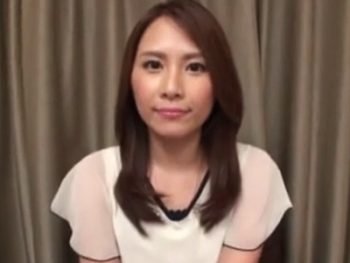 美人妻が口説かれ即ハメNTR！エンドレスピストンでアホみたいにイカされ酸欠寸前ｗ人妻ハメ撮...