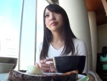 とか言って無許可中出しにどこか嬉しそうな表情のスレンダー妻ｗ素人美少女痴女中出しハメ撮りナンパの無料エロ動画