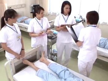 で働く美人ナースたちの淫らな手と舌使いｗコスプレフェラ手コキのアダルト動画