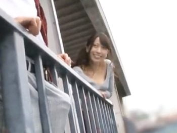 隣の男子高校生のギンギンチンコに気づいたお姉さんが部屋に招いて即パコお姉さん痴女の無料アダルト動画