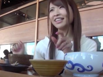 警戒していたのに謝礼に釣られて中出しされちゃった素人妻素人人妻中出しナンパのエロ動画