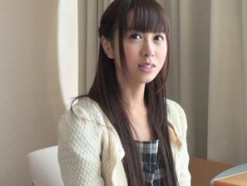 卑猥な言葉かけられただけで赤面しちゃう美少女がパワフルピストンで痙攣イキ！芽森しずく美少女ハメ撮り潮吹き芽森しずくのアダルト動画