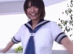 セーラー服着衣のままローションまみれのソーププレイをする美少女！美少女ソープの無料アダルト動画