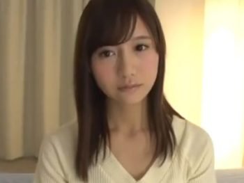 すぐに潮吹く敏感マンコに激ピスキメてザーメン顔射素人お姉さん顔射潮吹きのアダルトエロ動画