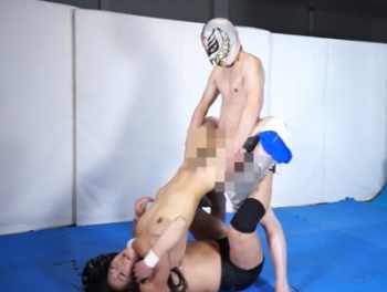 新人女子レスラーが先輩たちの執拗なイジメに会い中出し腰砕けコスプレ中出しレイプ3Pのアダルト無料動画