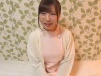 無許可中出しを許すどころかお掃除フェラまでしてくれちゃう淫乱美少女ｗ素人美少女中出しナンパのアダルトエロ動画