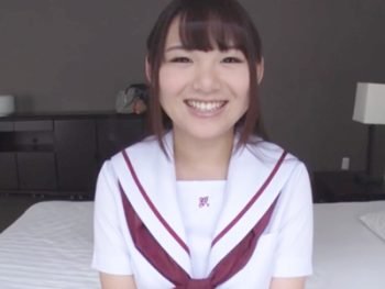 制服姿の巨乳JKと援交ハメ撮り→無毛マンコを好き放題ズボハメ！巨乳女子校生美少女顔射ハメ撮りの無料ポルノ動画