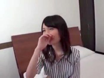 友達にすっぽかされた美少女を神ゲットして即ハメ素人美少女のエッチ動画