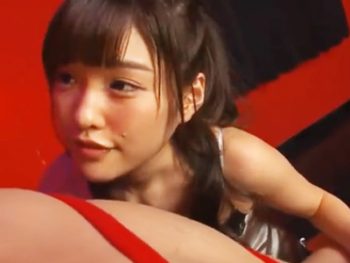 可愛い顔してドSな美少女に寸止め手コキで焦らされ最後は足コキ射精フィニッシュ！美少女痴女のエロ動画