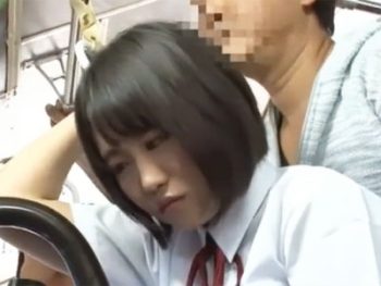 満員バスの中で美爆乳を揉まれ挿入され犯されてしまうムッチリ体形の美少女JK巨乳女子校生美少女レイプ痴漢のアダルトSEX動画