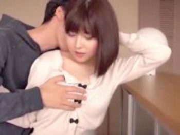 童顔美白美少女が彼氏にドキドキしすぎて汗まみれのイチャラブセックス！巨乳素人美少女のアダル...