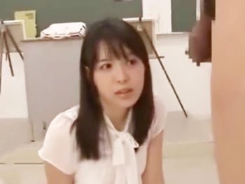 全裸モデルの立場を利用し好きな男子に言い寄るドスケベ美女美少女痴女葵つかさのアダルト動画