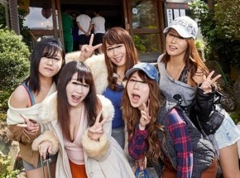 これはハーレム企画！男子学生が止まっている温泉旅館に高級ソープ嬢を派遣して酒池肉林の大乱交に！巨乳ギャル痴女乱交ソープのアダルト動画