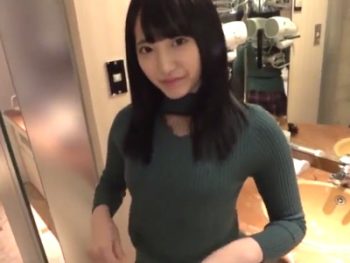 笑顔が可愛い小柄なCカップ神素人とラブホでイチャコラパコ→バックピストンの泣きそうなアヘ顔！巨乳素人美少女顔射ハメ撮りのアダルト動画