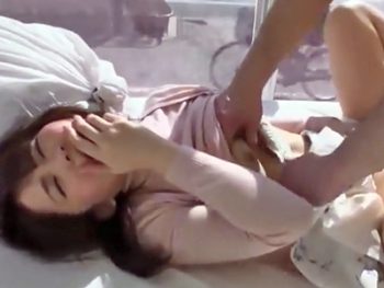 ニセ整体師の手マンテクに発情しちゃった巨乳素人が諦めたように挿入受け入れｗ巨乳素人美少女レイプマッサージの無料AV動画