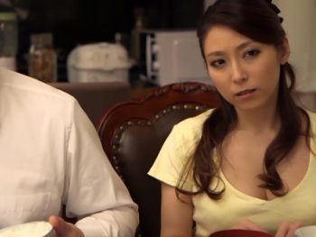 美人妻が励ましかくれんぼでコッソリ物置パコ巨乳人妻顔射のアダルト動画