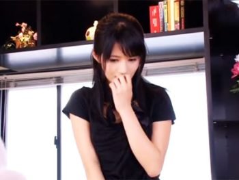 美人エステ嬢がザーメンを口で受け止めるお姉さんフェラ手コキのエロ動画