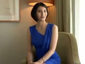 お上品なセレブ妻があまりの欲求不満に我慢できずAV出演でマジイキ素人人妻顔射のアダルトエロ動画