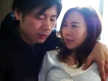 そう言いながらもイケナイ不倫SEXの快感から逃れられない若妻お姉さん痴女人妻のアダルト動画