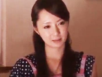 真面目な学級委員長が処女を散らすウブな初エッチ女子校生美少女めがね中出しのアダルト動画
