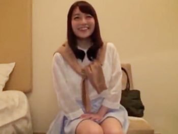 設定料金よりも多くお金を貰った事で張り切って中出しハメさせてくれるデリ嬢美少女中出しのアダルト動画