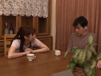 見れば見る程綺麗な友達のママ！まだまだ若いママに求愛NTRパコ人妻熟女のアダルト動画