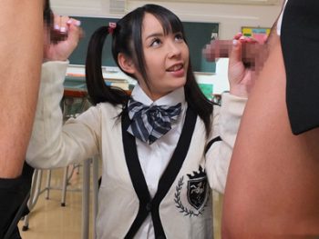 とってもHないたずらっ子のツルツルの恥丘めがけて濃厚ザーメンをぶっかけ女子校生痴女パイパン3P佳苗るかのアダルト動画