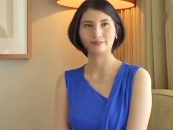 お色気ムンムンな人妻が旦那に内緒でAVデビュー！素人人妻顔射のアダルト動画