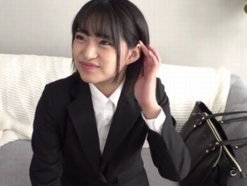 就活真っ最中のJDがイケメン男優に抱かれて腰砕けイキ素人OLのアダルト動画