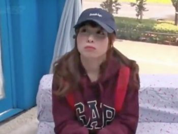 恥ずかしがり屋美少女が童貞くんと初対面で筆下ろし巨乳素人美少女童貞のポルノ動画