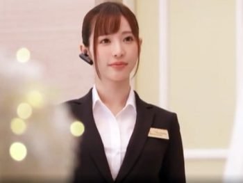 新婦の目を盗んで新郎を誘い寝取る美人ウエディングプランナーお姉さん痴女顔射のアダルトSEX動画