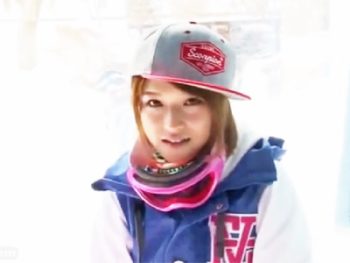 MM号ハメ撮り成功！美男美女カップルが恥じらいながらも本気パコしちゃう素人美少女中出し盗撮のエロ動画