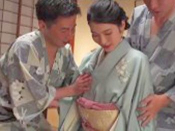 老舗旅館を盛り返すために洗体やまくら営業を行う人妻女将巨乳人妻3Pのアダルト動画