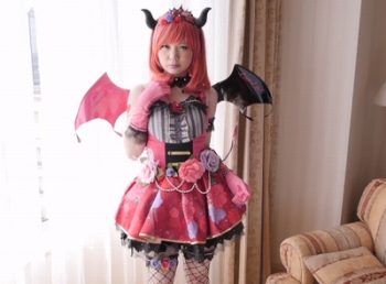 美少女のコスプレパコ！小悪魔コスの童顔女子が少女のような喘ぎ声を出して膣内射精美少女コスプレパイパン中出しハメ撮りのアダルト動画