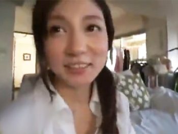 超カワ若妻不倫ハメ撮りが奇跡の流出！旦那のコンドームを持ってくるも使ってくれずｗｗ素人美少女お姉さん人妻顔射ハメ撮りのエロ動画