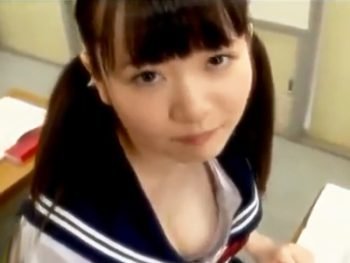 乳首ぽろりしちゃってる巨乳JKは校内レイプされても文句は言えませんｗ巨乳女子校生美少女レイプのアダルト動画