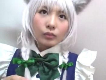 公衆トイレでオジサン棒を咥え濃いザーメンを口中で受け止める激カワコスプレイヤー素人美少女コスプレフェラのエロ動画