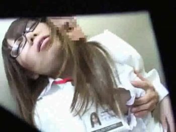 エレベーターの中で痴漢されてレイプされるOLさんを盗撮！お姉さんOLレイプ盗撮痴漢のエロ動画