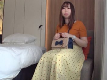 貧乏学生が学費のためにAV出演で小遣い稼ぎ！巨乳素人美少女のエロ動画