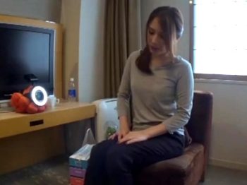 他人棒に大量の精子を顔射されるもお掃除フェラまでこなす好き者妻巨乳素人人妻顔射ハメ撮りのアダルト動画