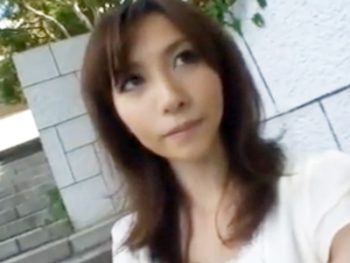 男性経験少なめな素人妻に他人棒の快感を叩きこんでやったｗ素人痴女人妻顔射のアダルト動画
