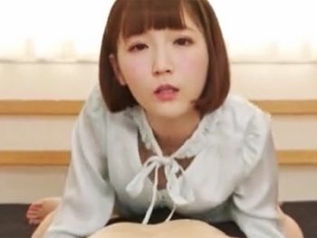 可愛い顔して驚愕のテクニックを持つ淫口美少女のフェラチオ搾り！美少女フェラ手コキのアダルト動画