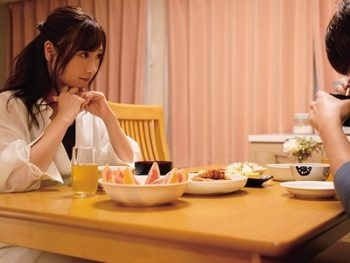 自分のことを昔から好きな幼馴染…今までは彼女の遠慮してたけど彼女がいない間にｗ美少女加美杏奈のアダルト動画