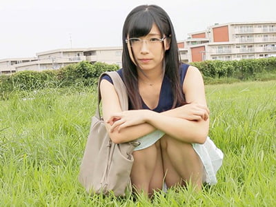 イキっぷりが凄い敏感メガネ少女が変態プレイを求めてデビュー！美少女めがねフェラのアダルトエロ動画