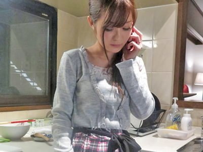 旦那と温泉旅行に来た若妻が混浴でおっさん達に寝取られる人妻中出し乱交のアダルトエロ動画