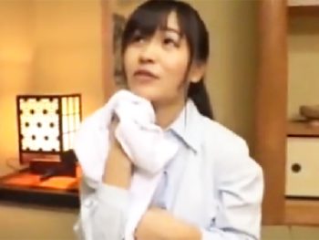 童顔の美少女OLがおっさん上司と背中を流し合った結果がお察しの通りｗｗ素人美少女OL中出しレイプ盗撮のエロ動画