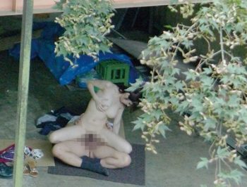 偶然撮影された青姦映像！誰にも見られていないと確信しながら青空の元でのSEXを完全盗撮素人お姉さん盗撮露出のAV動画