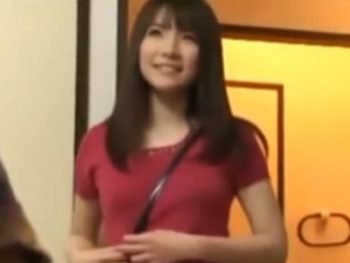 彼女の友達に誘われたので彼女に隠れてこっそりハメ倒す美少女痴女のアダルト動画